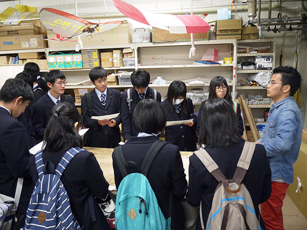 High School students visits Photo